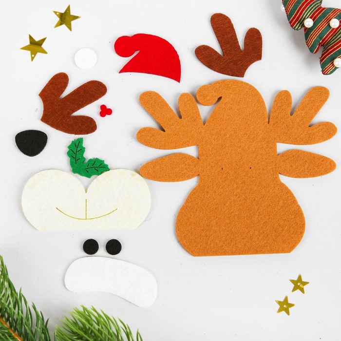 Набор для творчества - создай новогоднее украшение "Венок - олень в шапочке"