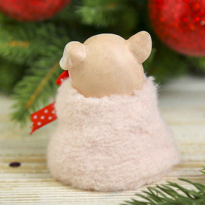 Сувенир керамика "Розовый поросёнок в шубке с бантом" 7х6х7,5 см