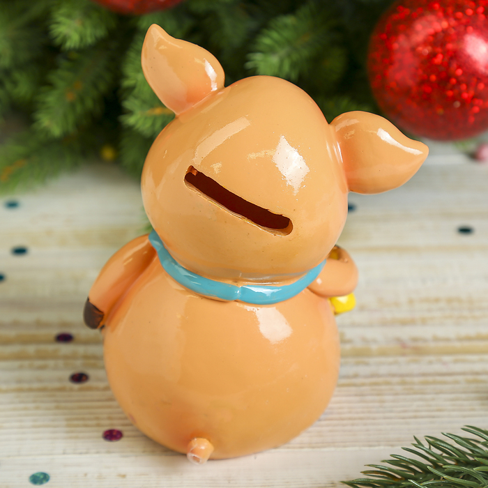 Копилка полистоун лак "Поросёнок-лялька с подарком" 14х10,8х8,8 см