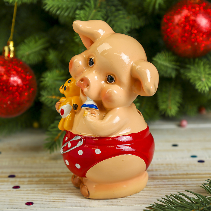 Копилка полистоун лак "Розовый поросёнок в памперсе с мишкой" 14,5х10х9 см