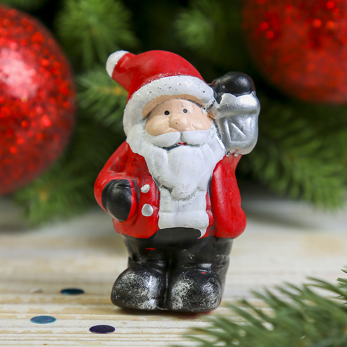 Сувенир керамика "Дед Мороз маленький с фонариком" 6,5х3,2х4,3 см