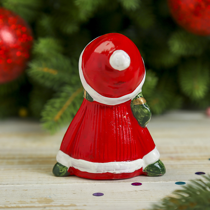 Сувенир керамика "Снеговичок в красном свитере и зелёном шарфике" 9х7х8 см