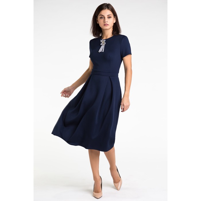 Платье женское с брошкой, размер 42, цвет тёмно-синий