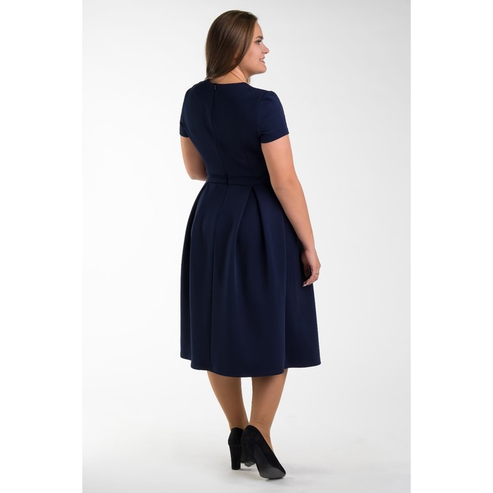 Платье женское с брошкой, размер 50, цвет тёмно-синий