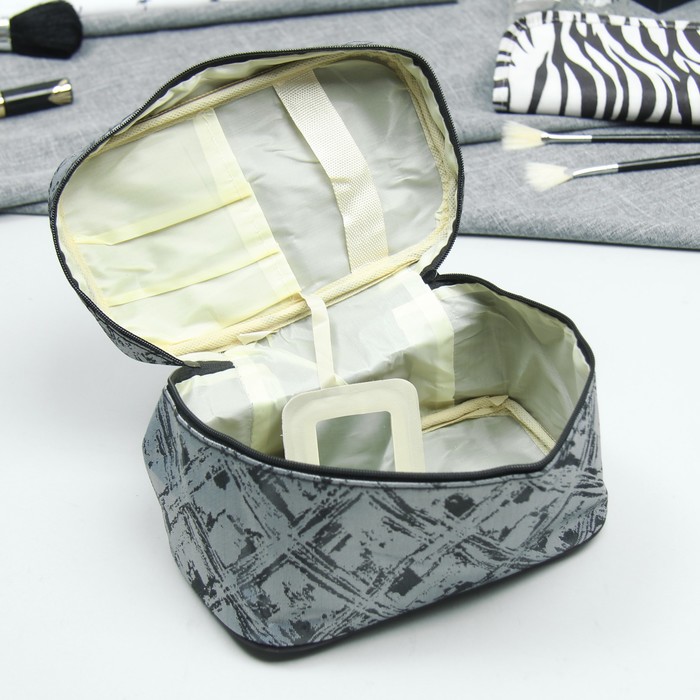 Косметичка-сундучок «Ромбы», отдел на молнии, цвет серый