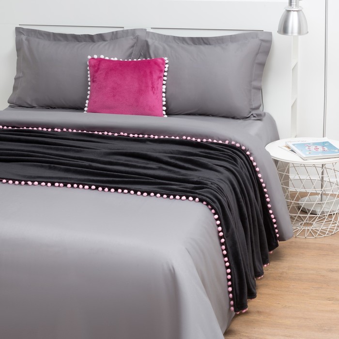 Плед "Этель" с бомбошками , чёрный, р-р 130 х 180 см, 100 % п/э