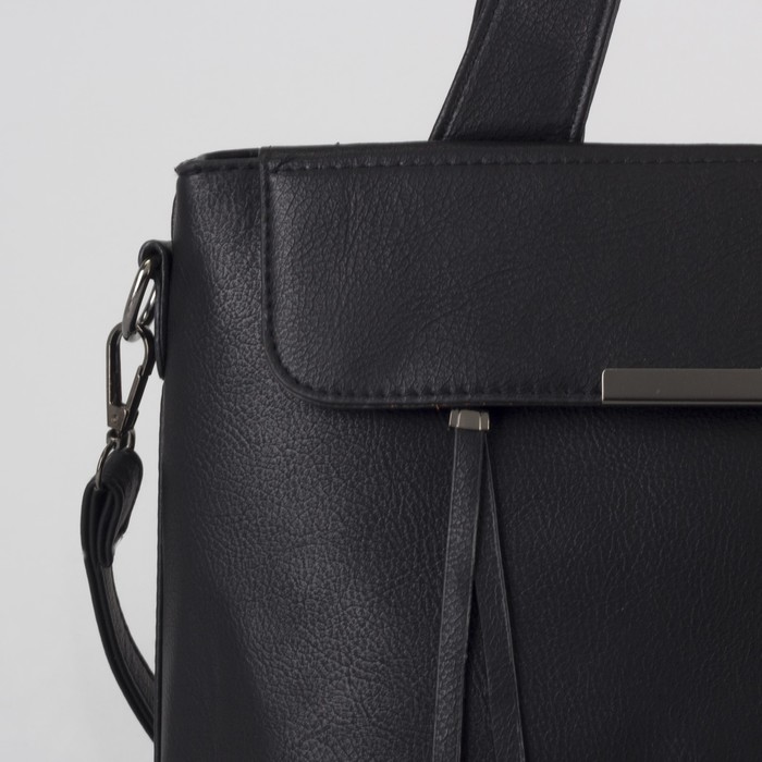 Сумка женская, отдел с перегородкой на молнии, 2 наружных кармана, длинный ремень, цвет чёрный