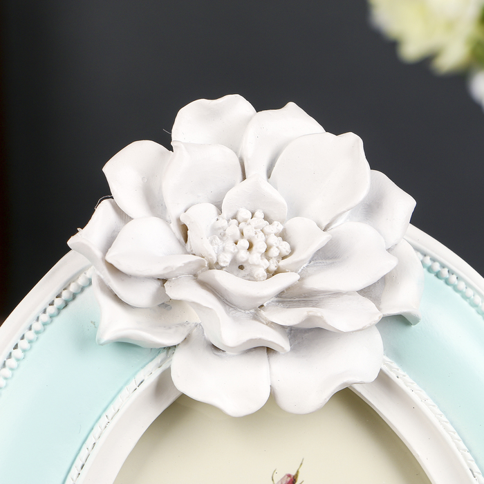 Фоторамка полистоун 10х15 см "Белый цветок и бабочки на голубом" 25х17,5 см