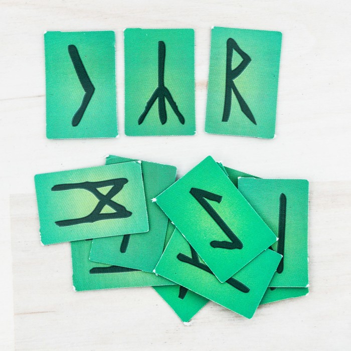 Руны гадальные "Для девочек" 15х11х0,2