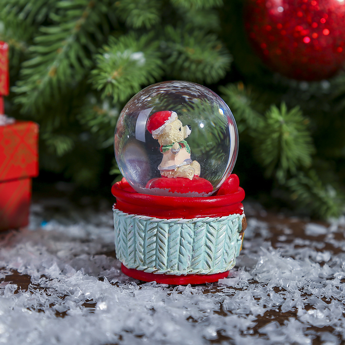 Сувенир полистоун водяной шар "Мишутка в кружечке с корицей и леденцом" d=4,5 см