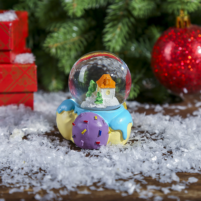 Сувенир полистоун водяной шар "Рожок мороженого с домиком" d=4,5 см