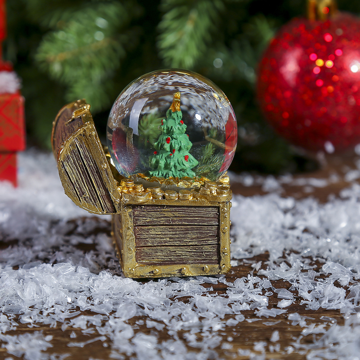 Сувенир полистоун водяной шар "Сокровища в сундуке" d=4,5 см