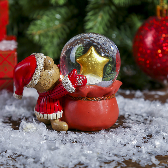 Сувенир полистоун водяной шар "Мишутка достаёт звёздочку из мешка" d=4,5 см