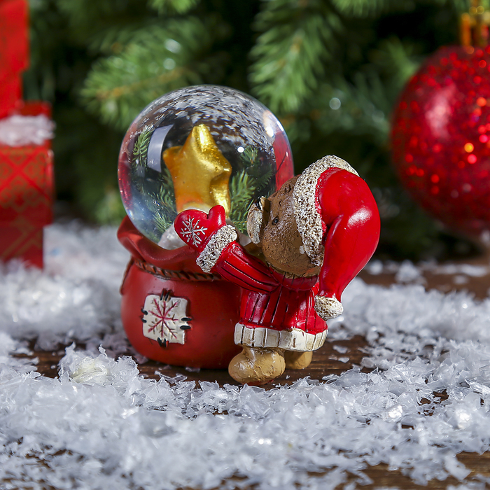 Сувенир полистоун водяной шар "Мишутка достаёт звёздочку из мешка" d=4,5 см