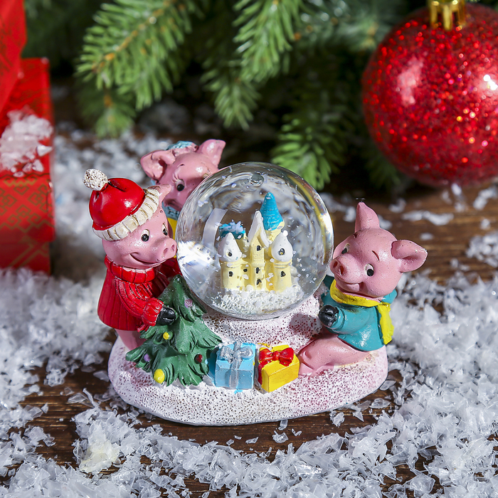 Сувенир полистоун водяной шар "Три поросёнка" d=4,5 см