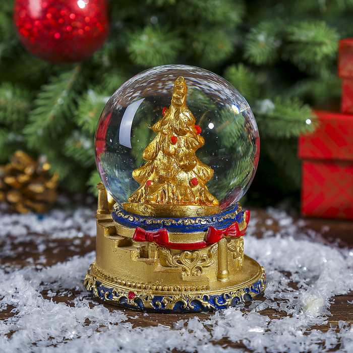 Сувенир полистоун водяной шар "Ёлка в золоте" d=8 см