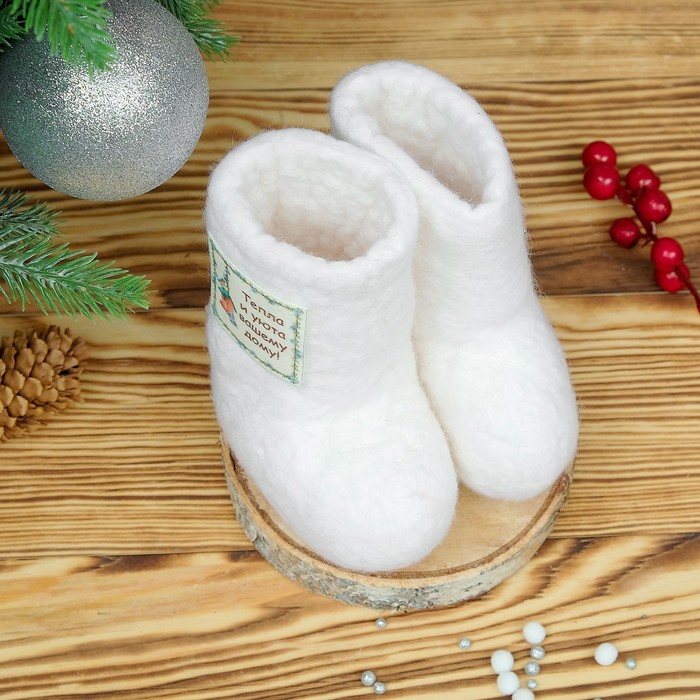 Валенки «Тепла и уюта», H с подставкой 16 см, D подставки 13 см, ручная работа