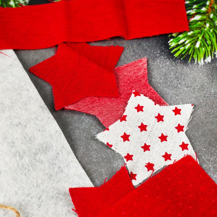 Набор для создания подвесной елочной игрушки из текстиля "Носочек со звездами"