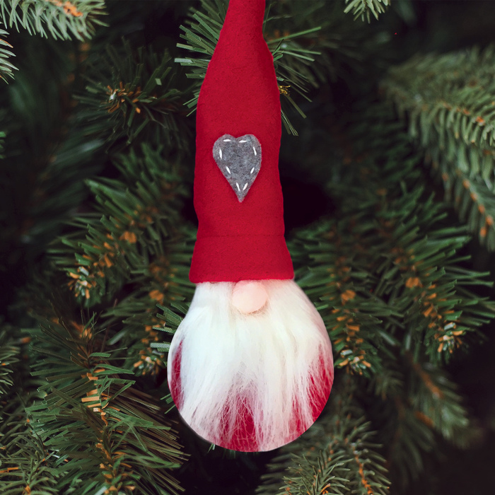Набор для создания подвесной елочной игрушки из фетра "Гномик с сердечком", цвет красный