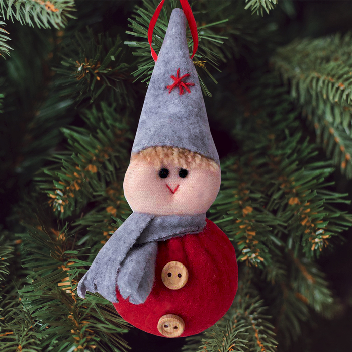 Набор для создания подвесной елочной игрушки из фетра "Мальчик в шапочке"