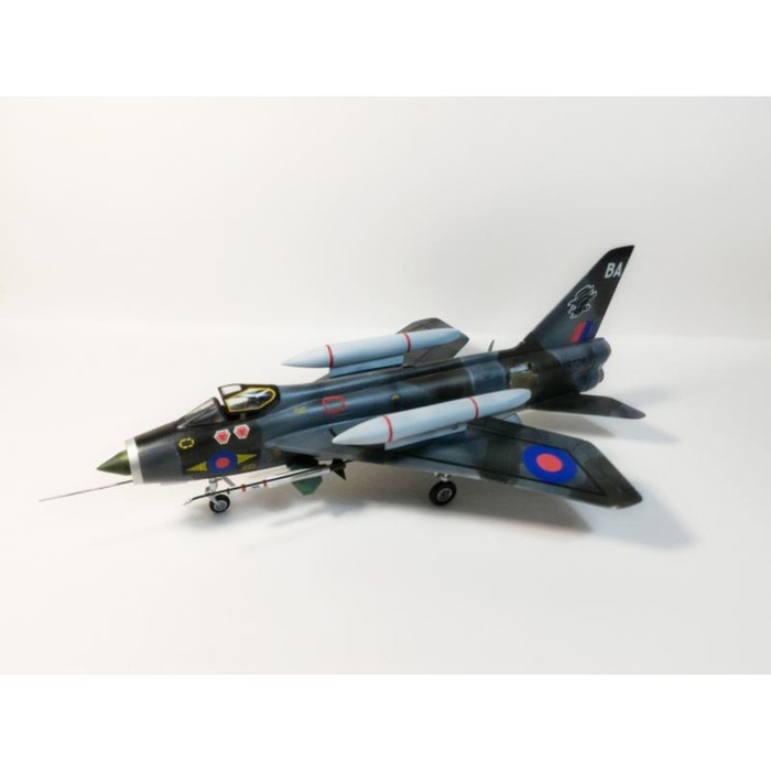 Сборная модель «Многоцелевой истребитель Лайтнинг»