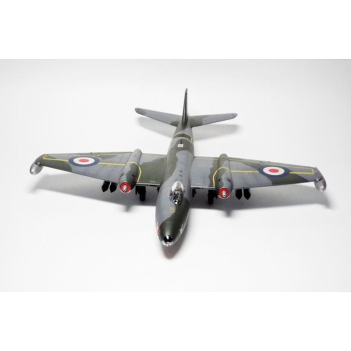 Сборная модель «Средний бомбардировщик Канберра»