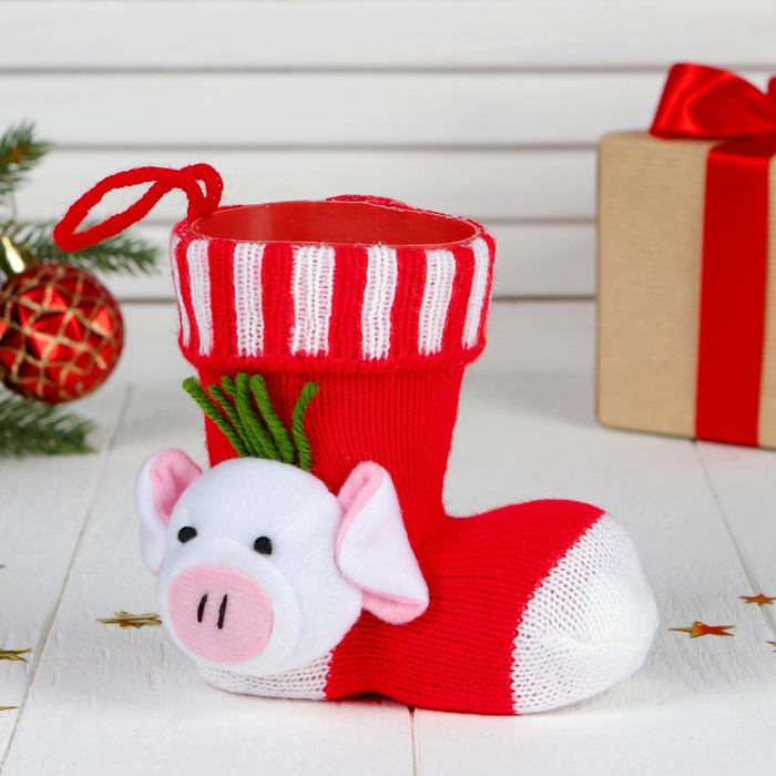 Подарочная упаковка "Сапожок" со свинкой, цвета МИКС, вместимость 150 г