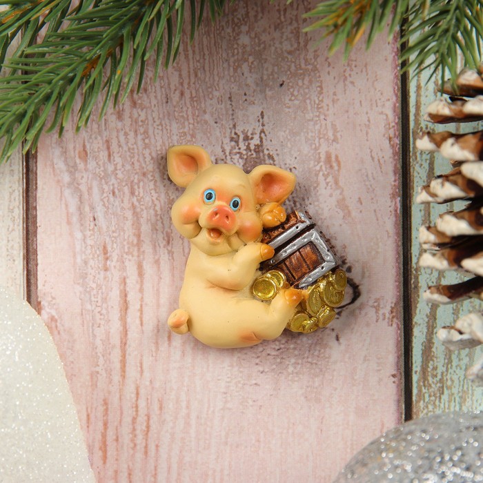 Магнит "Свинка и сундук" 4х6см