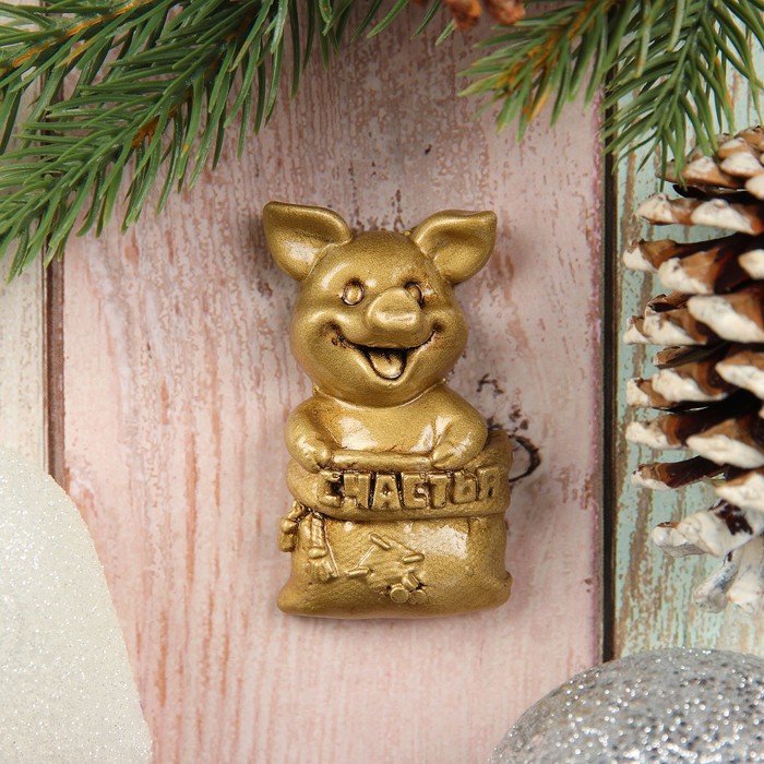 Магнит "Свинка Счастья" золотой 4х6см