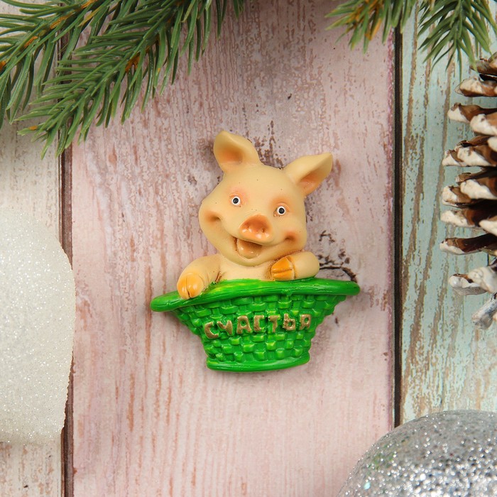 Магнит "Свинка Счастья" в корзине 6х7см