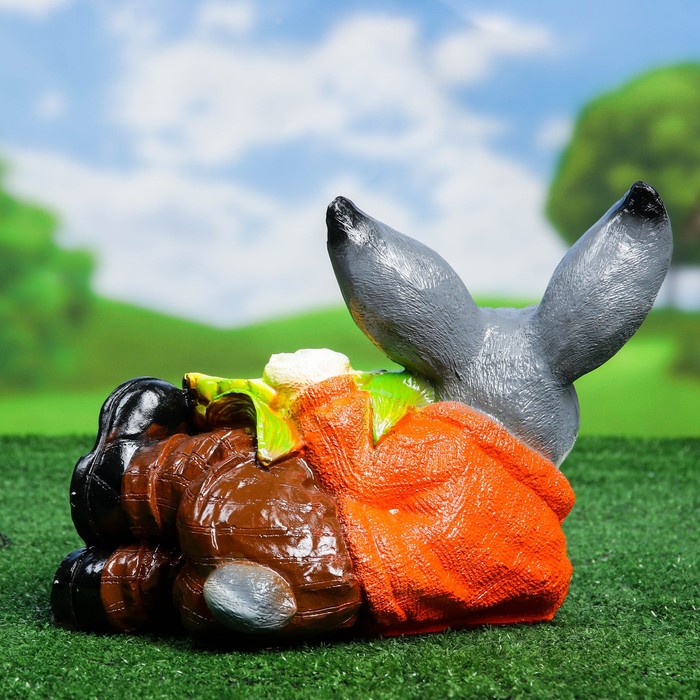 Фигурное кашпо "Заяц с кукурузой"