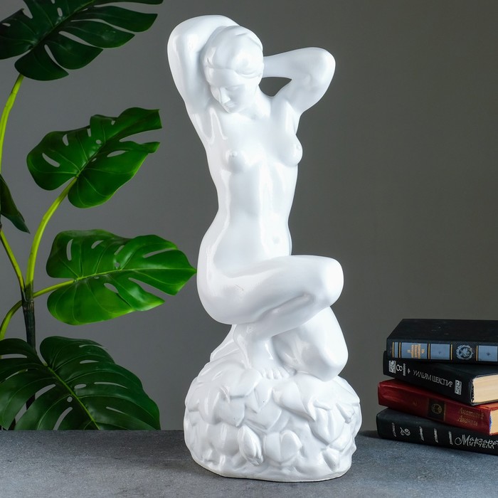 Статуэтка "Девушка на камне" 19х25х59см, белая