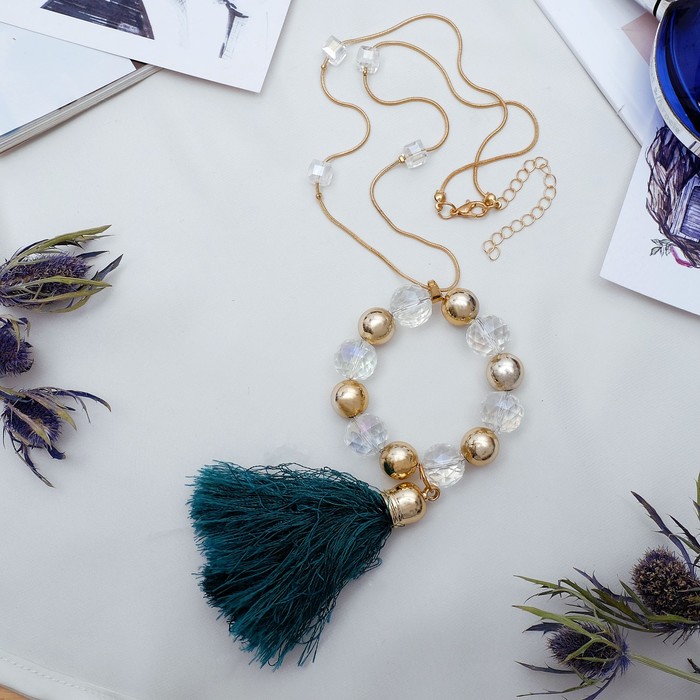 Кулон "Кисть с кругом" бусины, цвет зелёный в золоте, 50 см