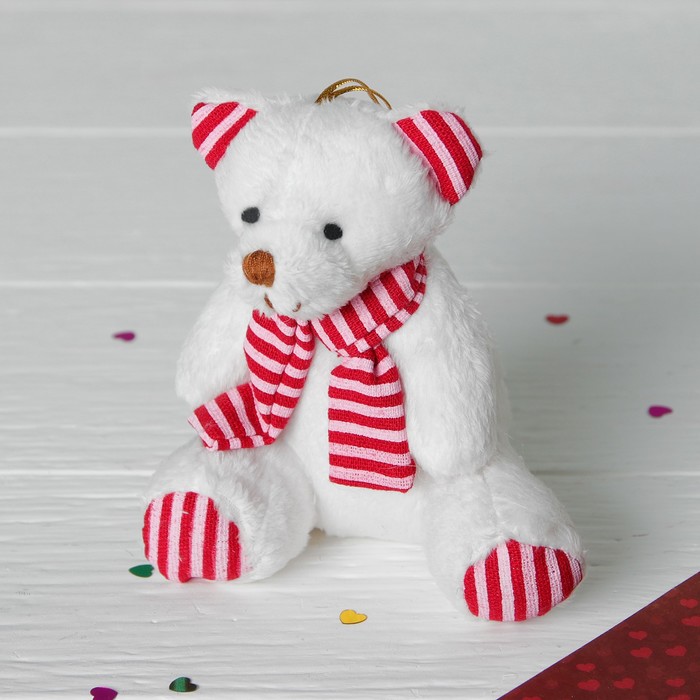 Включи белые игрушки. Игрушка-подвеска "белый мишка". Маленький белый мишка в бело-Красном шарфике. Игрушка белой мышки в красную полоску