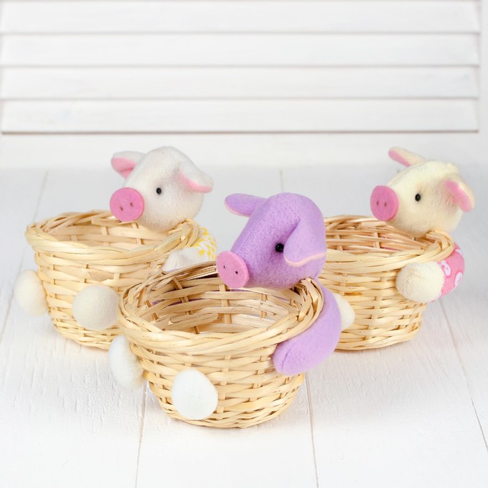 Конфетница "Поросёнок" с корзинкой, цвета МИКС, вместимость 200 г