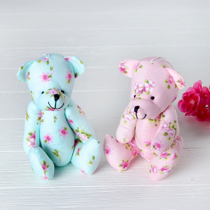 Мягкая игрушка-подвеска "Мишка в цветочек" цвета МИКС