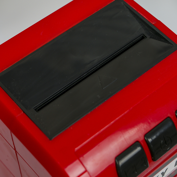 Копилка пластик "Сейф, разрезающий банкноты" от 3АА звук 21х11х11,5 см МИКС