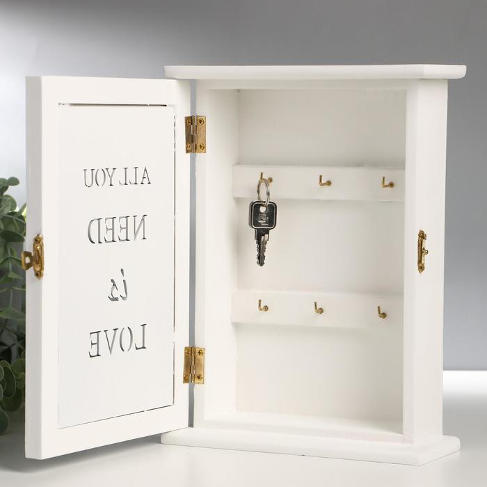 Ключница дерево 6 крючков "All you need is love" 24,5х18х7 см