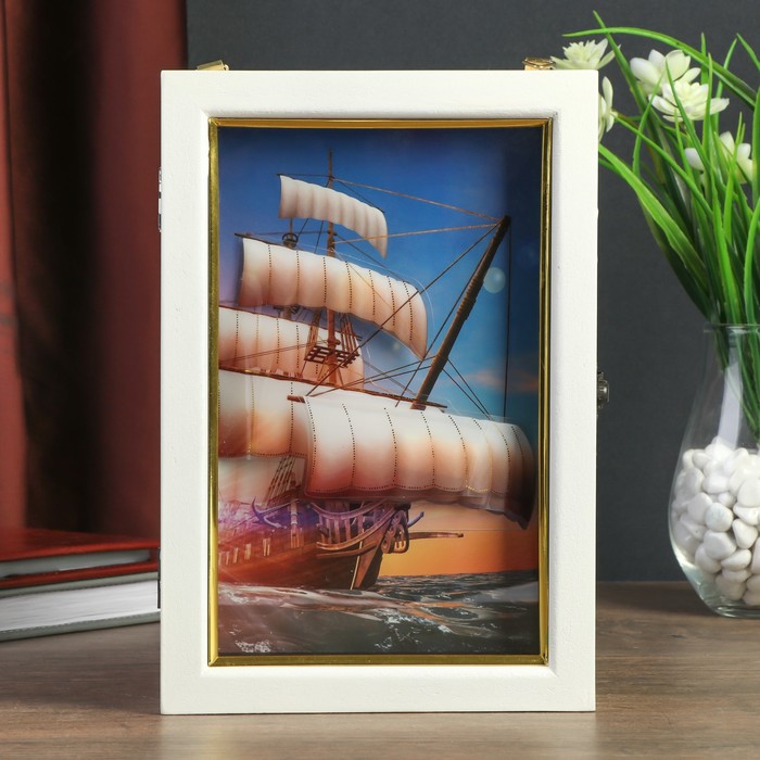 Ключница дерево 6 крючков "Корабль по волнам 3D" белая с золотой полосой 25х17х6,5 см