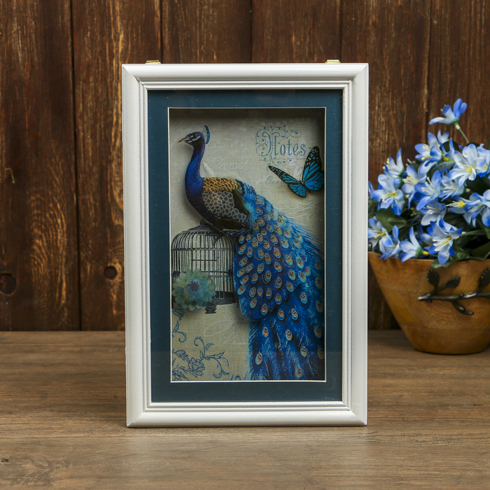 Ключница дерево 6 крючков "Павлин и бабочка 3D" белая с золотой полосой 30х20х7 см