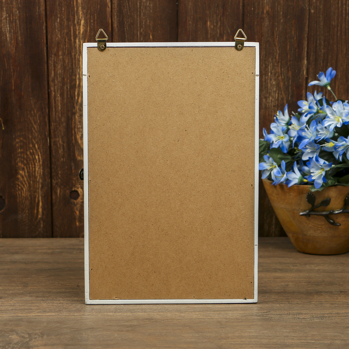 Ключница дерево 6 крючков "Павлин и бабочка 3D" белая с золотой полосой 30х20х7 см