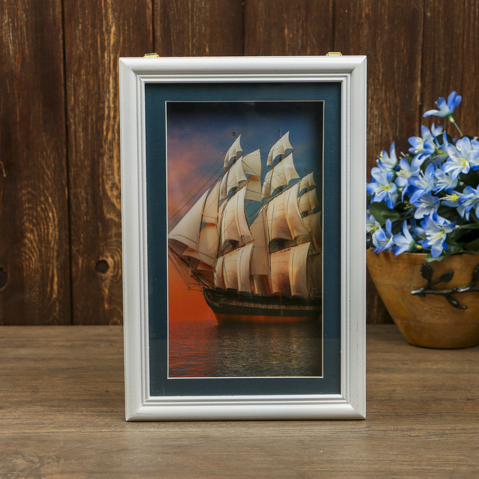 Ключница дерево 6 крючков "Корабль на закате 3D" белая с золотой полосой 30х20х7 см