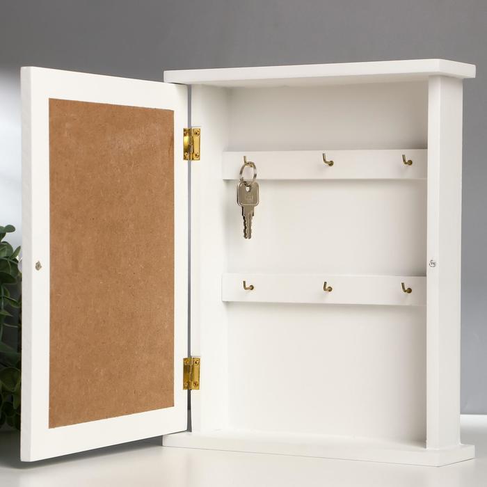 Ключница дерево 6 крючков "Девушка на качелях" белая 28х22х6,5 см