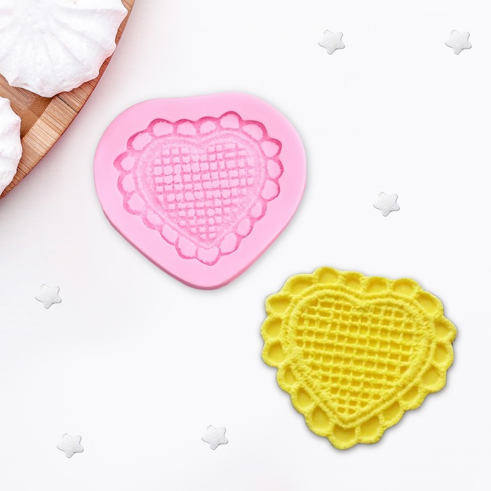 Молд 6х6х0,7 см "Сердце кружевное"