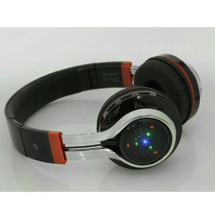 Беспроводн. гарнитура Qumo Freedom Slyle,bluetooth 4.2,до 4.5ч в реж.разговора,чёрн. УЦЕНКА