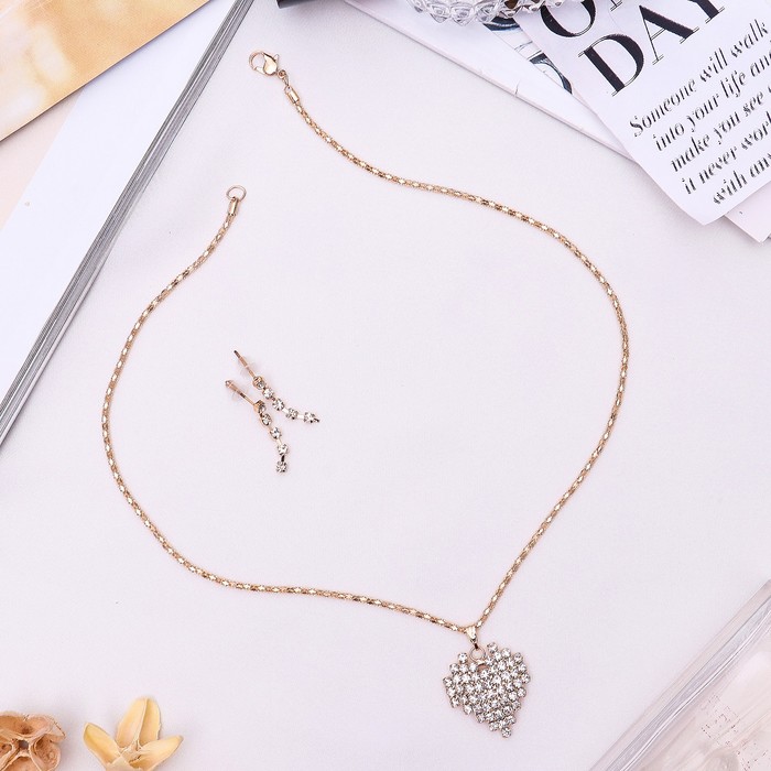 Гарнитур 2 предмета: серьги, кулон "Сердце" искраящееся, цвет белый в золоте, 43 см