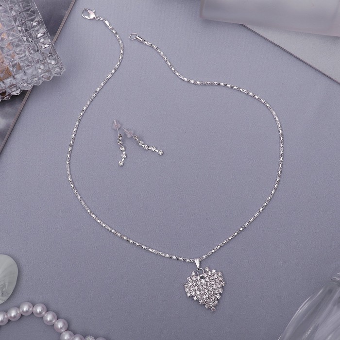 Гарнитур 2 предмета: серьги, кулон "Сердце" искраящееся, цвет белый в серебре, 43 см