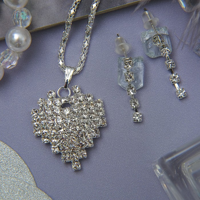 Гарнитур 2 предмета: серьги, кулон "Сердце" искраящееся, цвет белый в серебре, 43 см