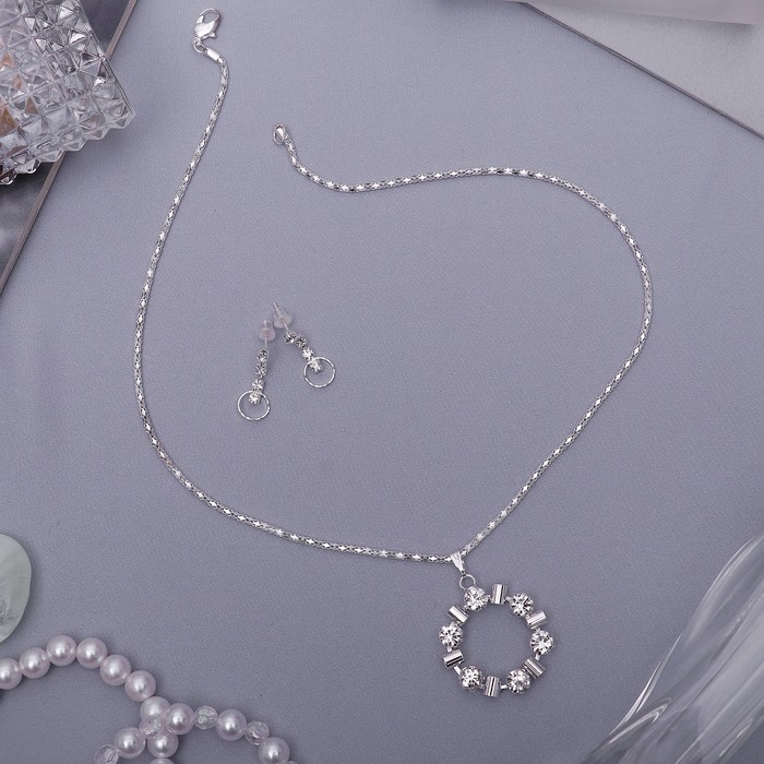 Гарнитур 2 предмета: серьги, кулон "Круг" искрящийся, цвет белый в серебре, 43 см