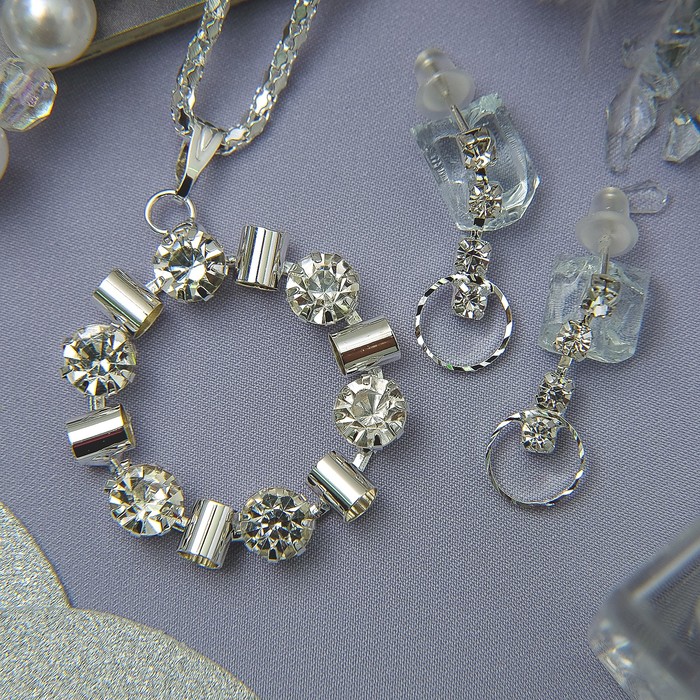 Гарнитур 2 предмета: серьги, кулон "Круг" искрящийся, цвет белый в серебре, 43 см